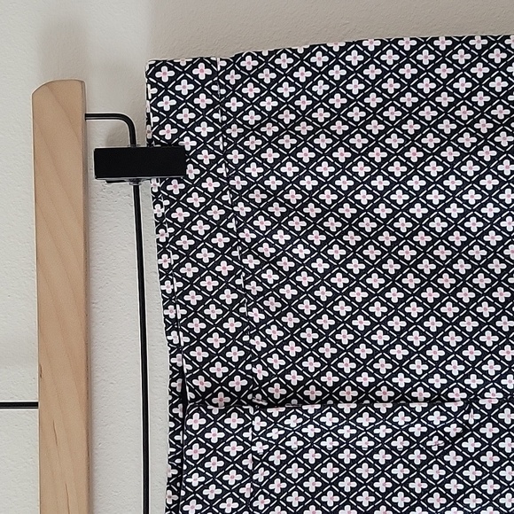 J. Jill Black And Pink Mini Floral Print Cropped Pants Size 6 - Picture 7 of 9